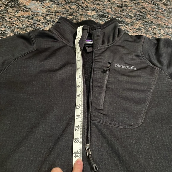 SOLD- Patagonia pullover - Picture 14 of 15